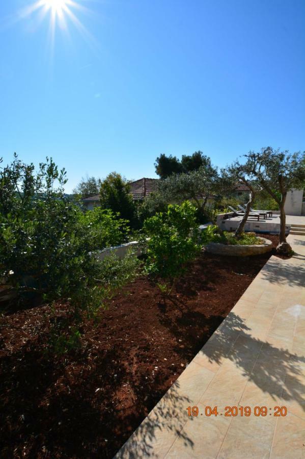 Sealodge - Luxe Villa, Private Pool, Mooring, Parking, Sea & Mountain View, At 150 M From Idyllic Private Beach Rogač Exterior foto
